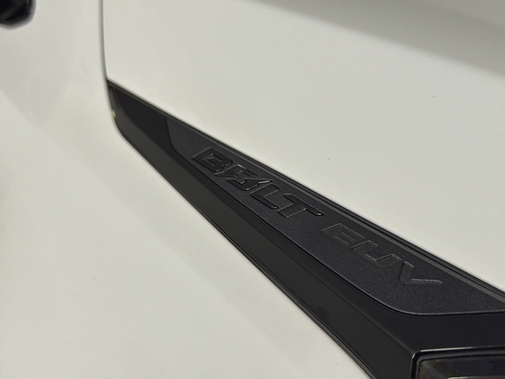 Used 2023 Chevrolet Bolt EUV Premier FWD image 38