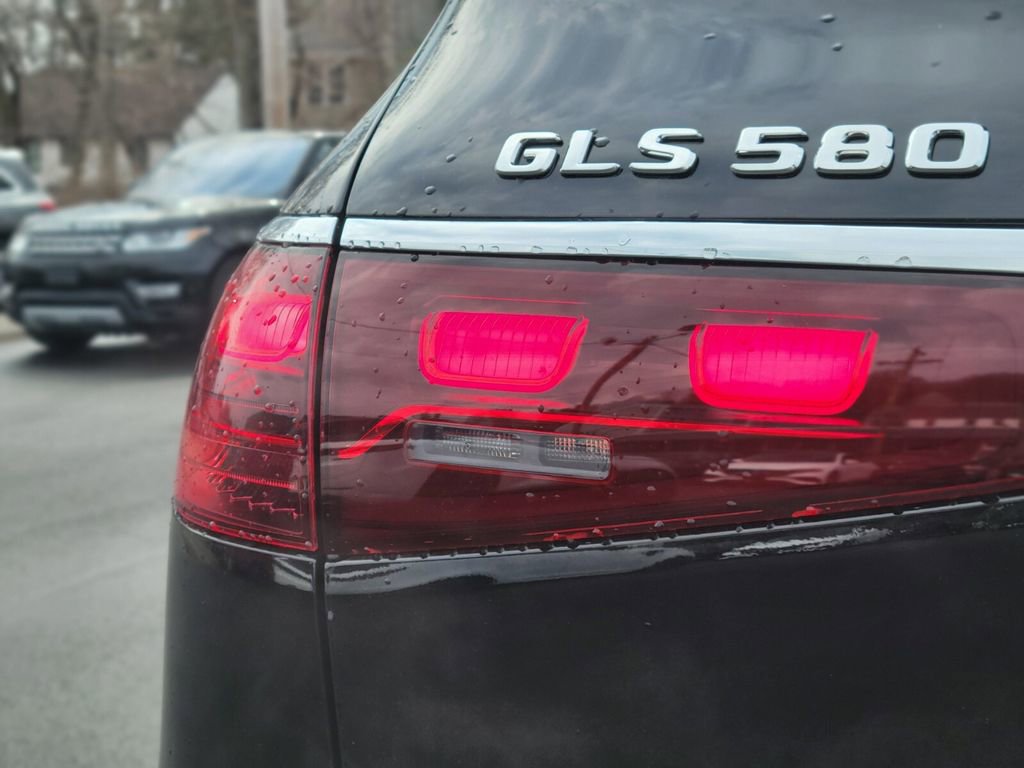 New 2026 Mercedes-Benz GLS 580 4MATIC image 9