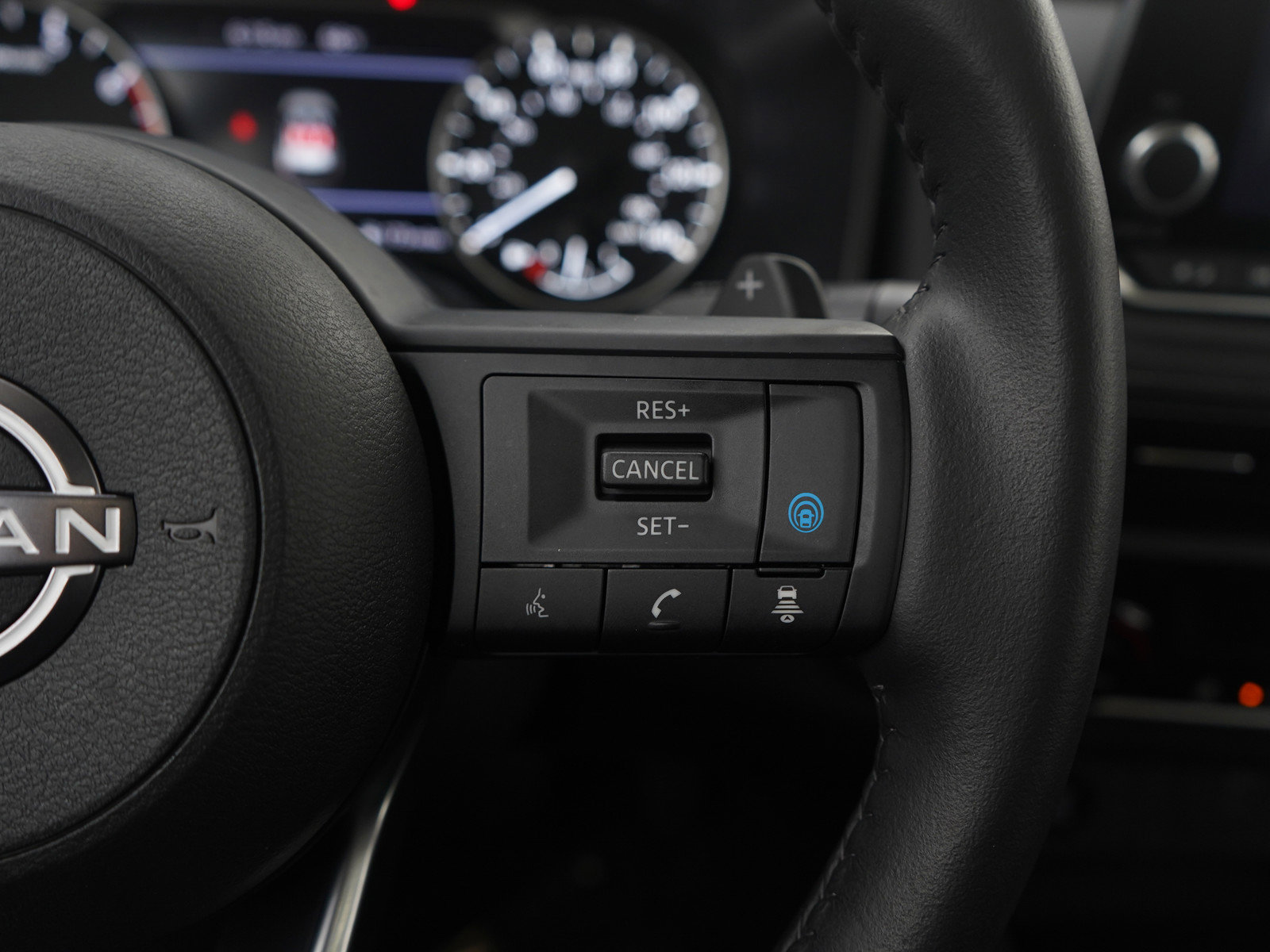 Used 2024 Nissan Rogue SV w/ SV Premium Package image 27