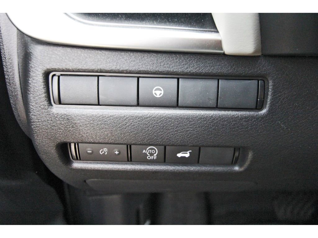 Used 2023 Nissan Rogue SV w/ SV Premium B Package image 17