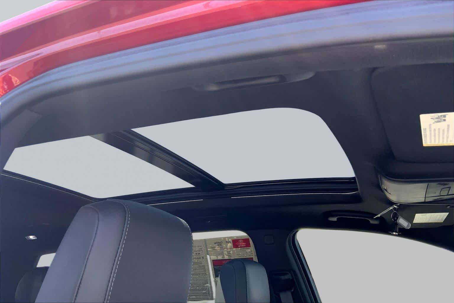 Used 2025 Cadillac XT6 Luxury FWD image 14