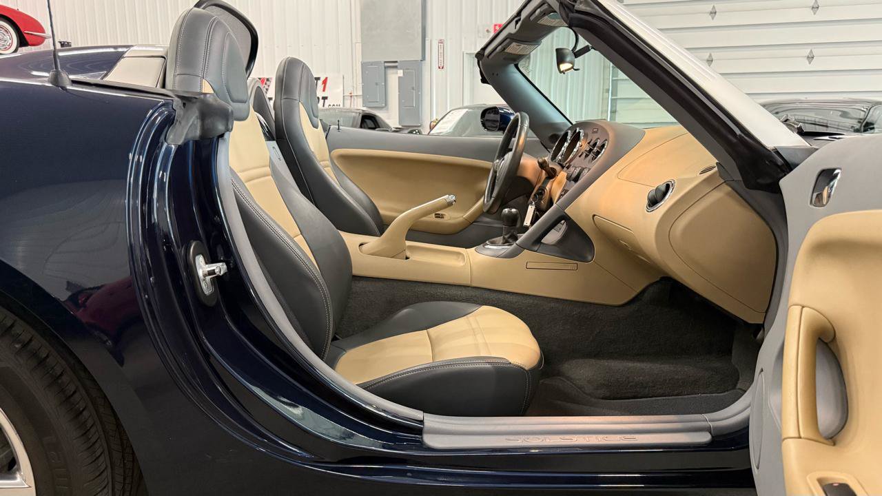 Used 2006 Pontiac Solstice Convertible w/ Premium Package RWD image 36