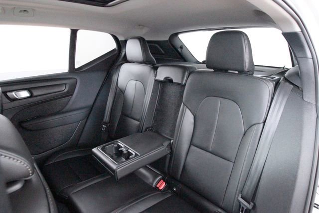 Certified 2025 Volvo XC40 B5 Plus image 22