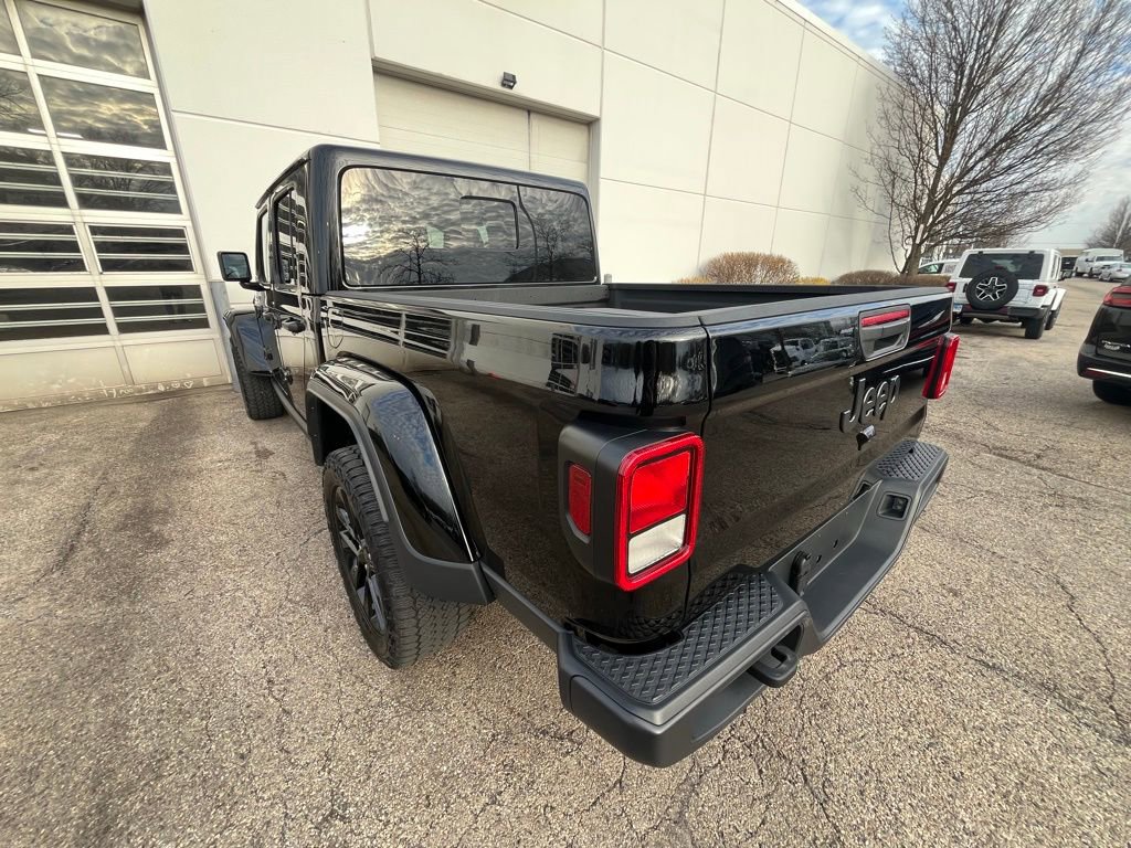 Used 2024 Jeep Gladiator Sport image 4