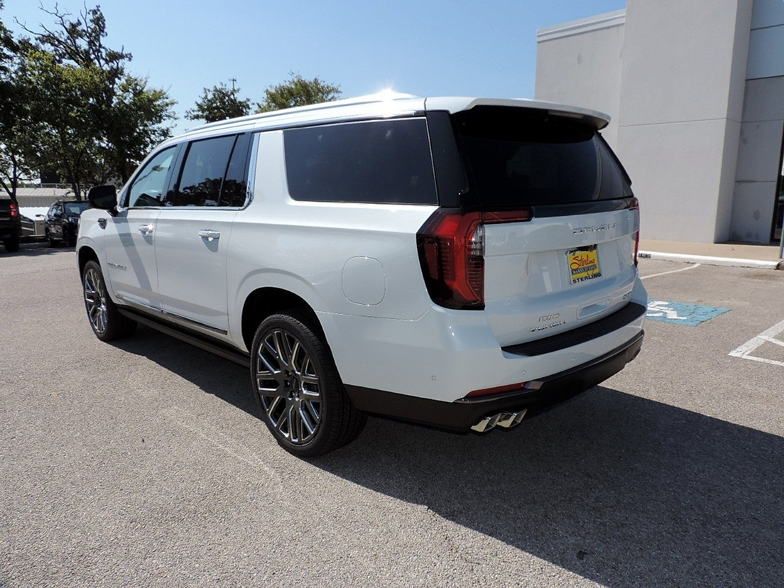 New 2026 GMC Yukon XL Denali Ultimate w/ LPO, Floor Liner Package AWD/4WD image 7