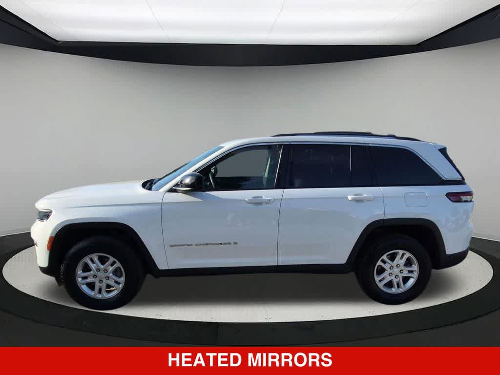 Used 2024 Jeep Grand Cherokee Laredo RWD image 3