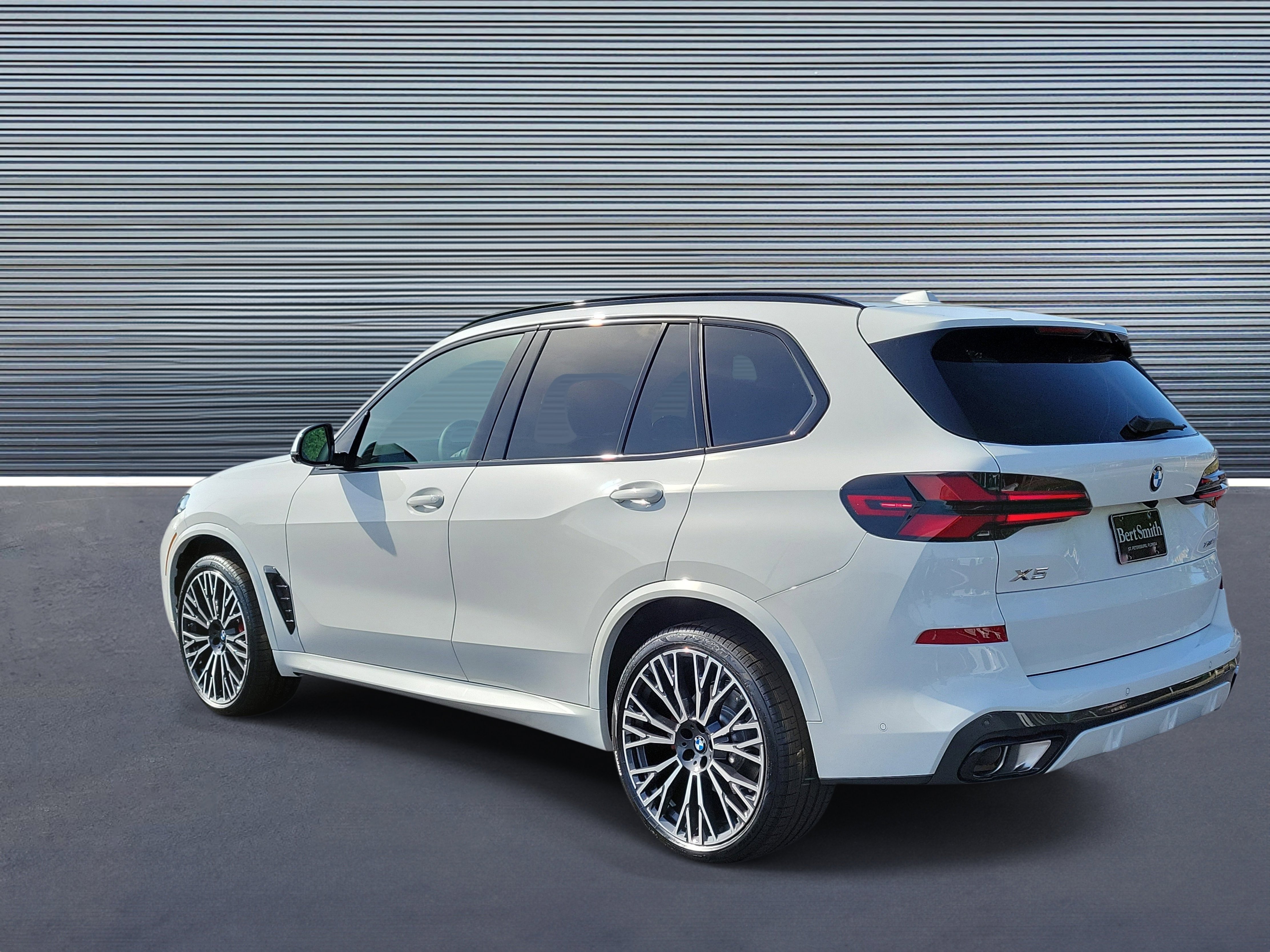 New 2026 BMW X5 xDrive40i w/ Executive Package image 4