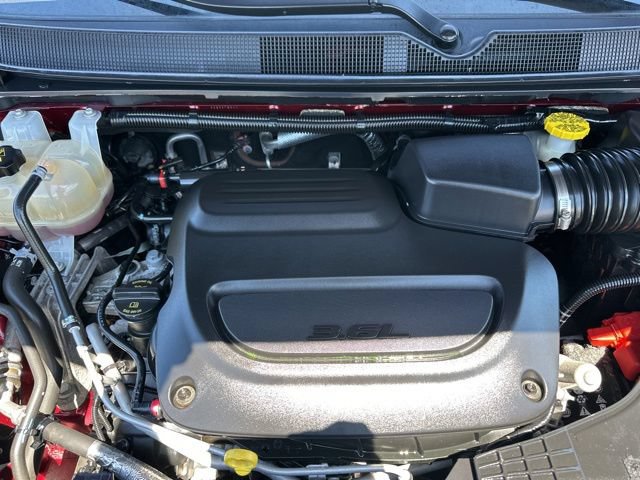 Used 2023 Chrysler Voyager LX FWD image 33