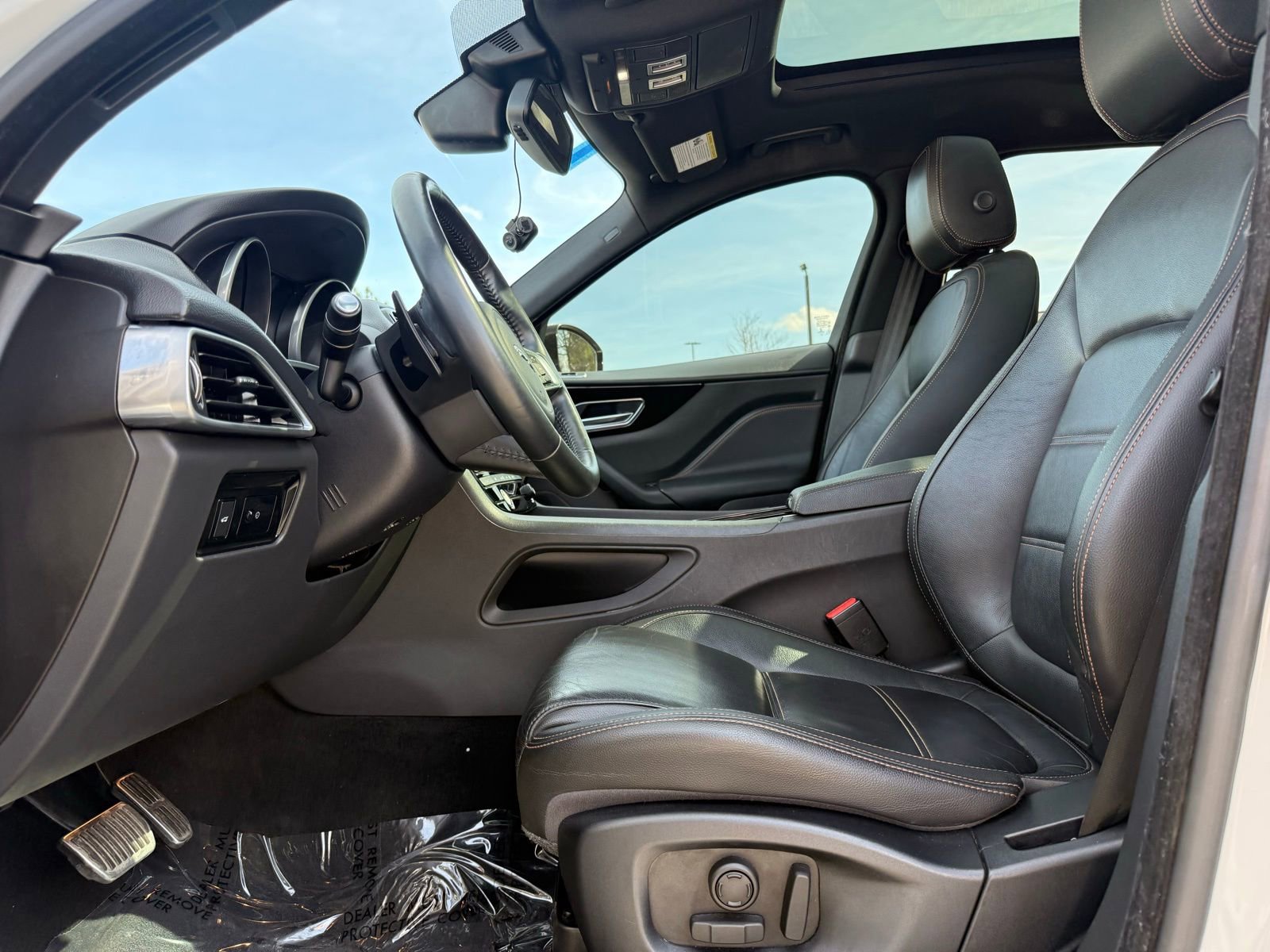 Used 2018 Jaguar F-PACE Prestige image 15