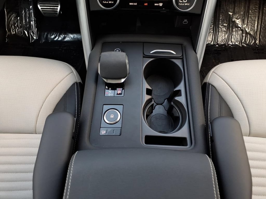 Certified 2025 Land Rover Discovery Dynamic SE AWD/4WD image 21