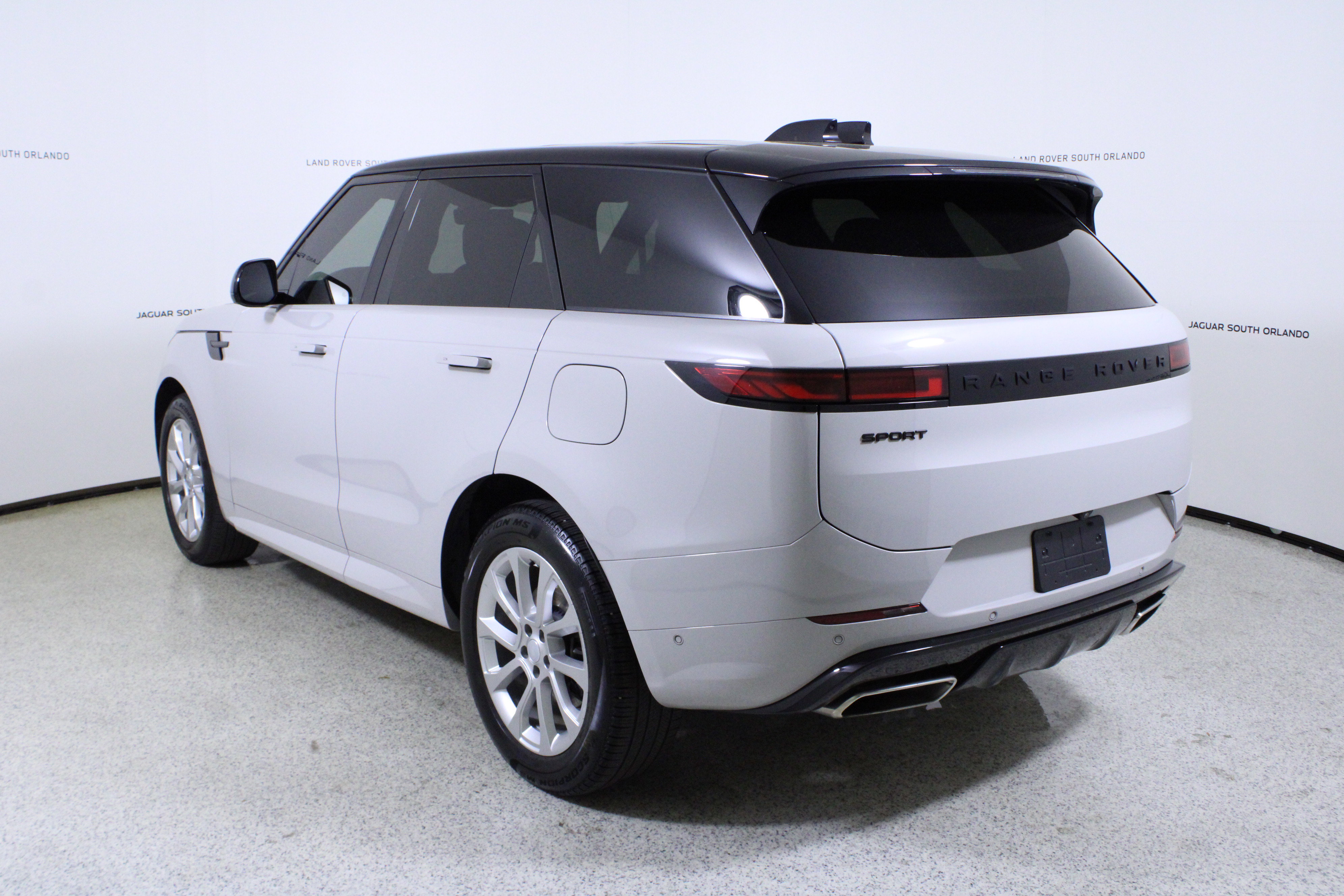 Used 2025 Land Rover Range Rover Sport Dynamic SE image 5