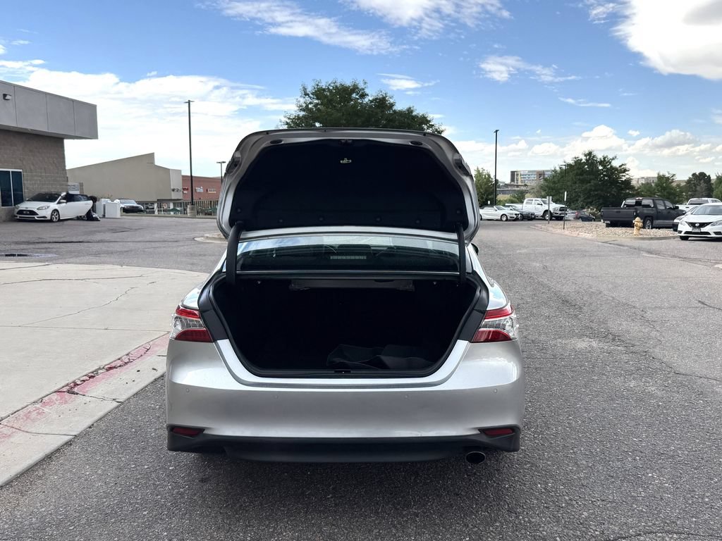 Used 2018 Toyota Camry XLE FWD image 9
