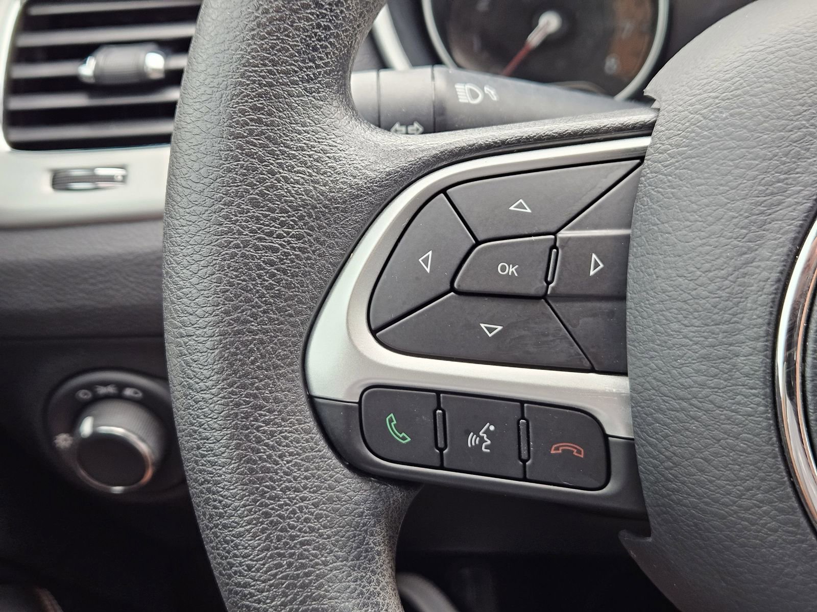 Used 2019 Jeep Compass Sport w/ Tech Group FWD image 26