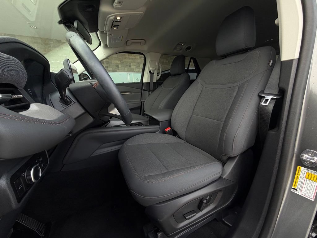 Used 2025 Ford Explorer Active RWD image 4