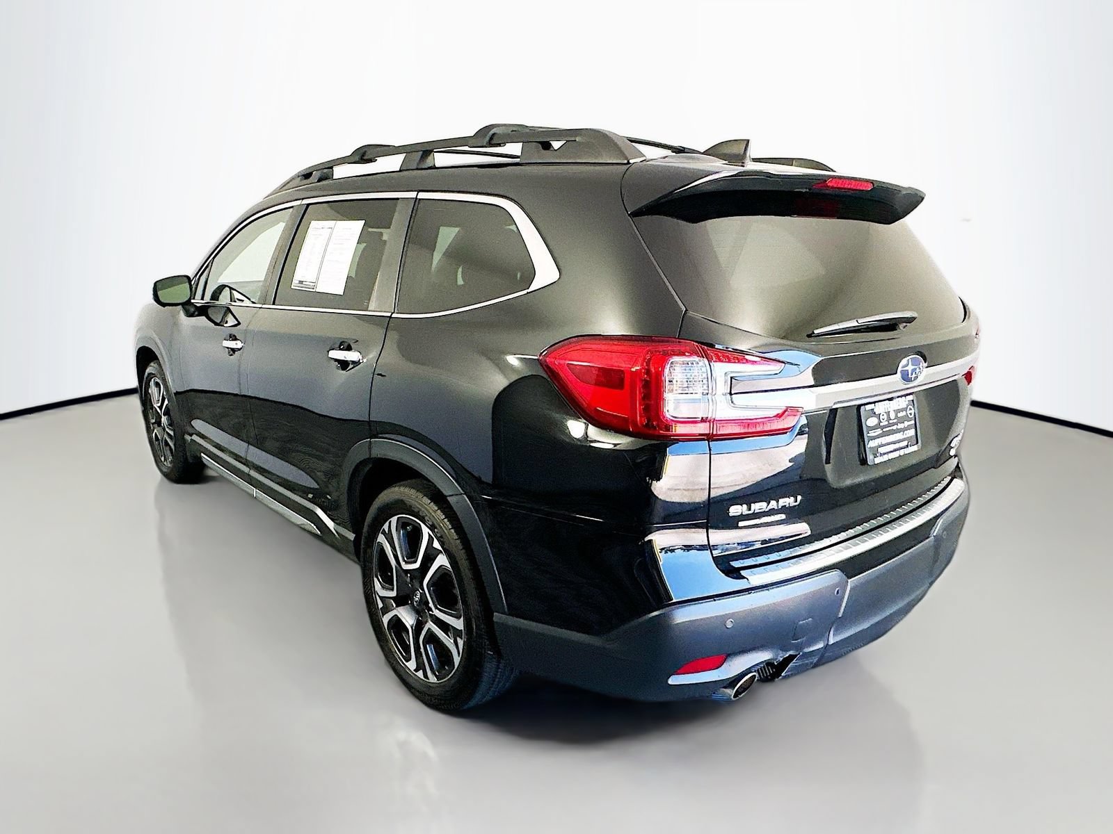Used 2023 Subaru Ascent Touring AWD/4WD image 5