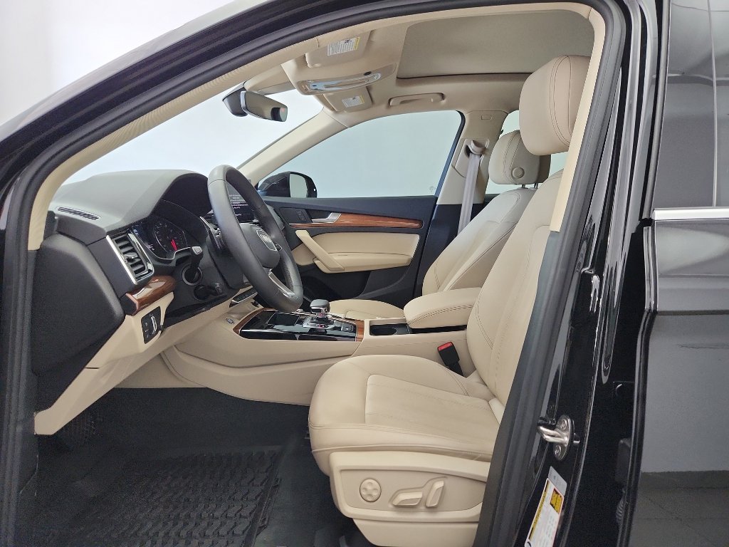 Used 2023 Audi Q5 2.0T Premium w/ Convenience Package image 6