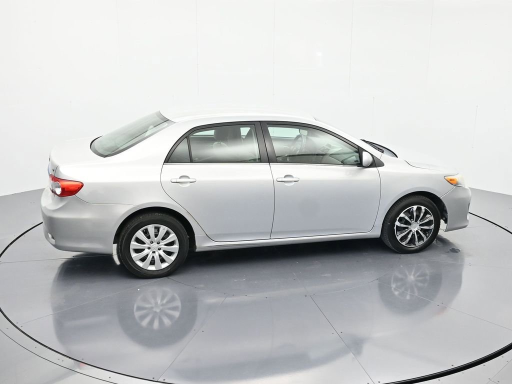 Used 2013 Toyota Corolla LE FWD image 29