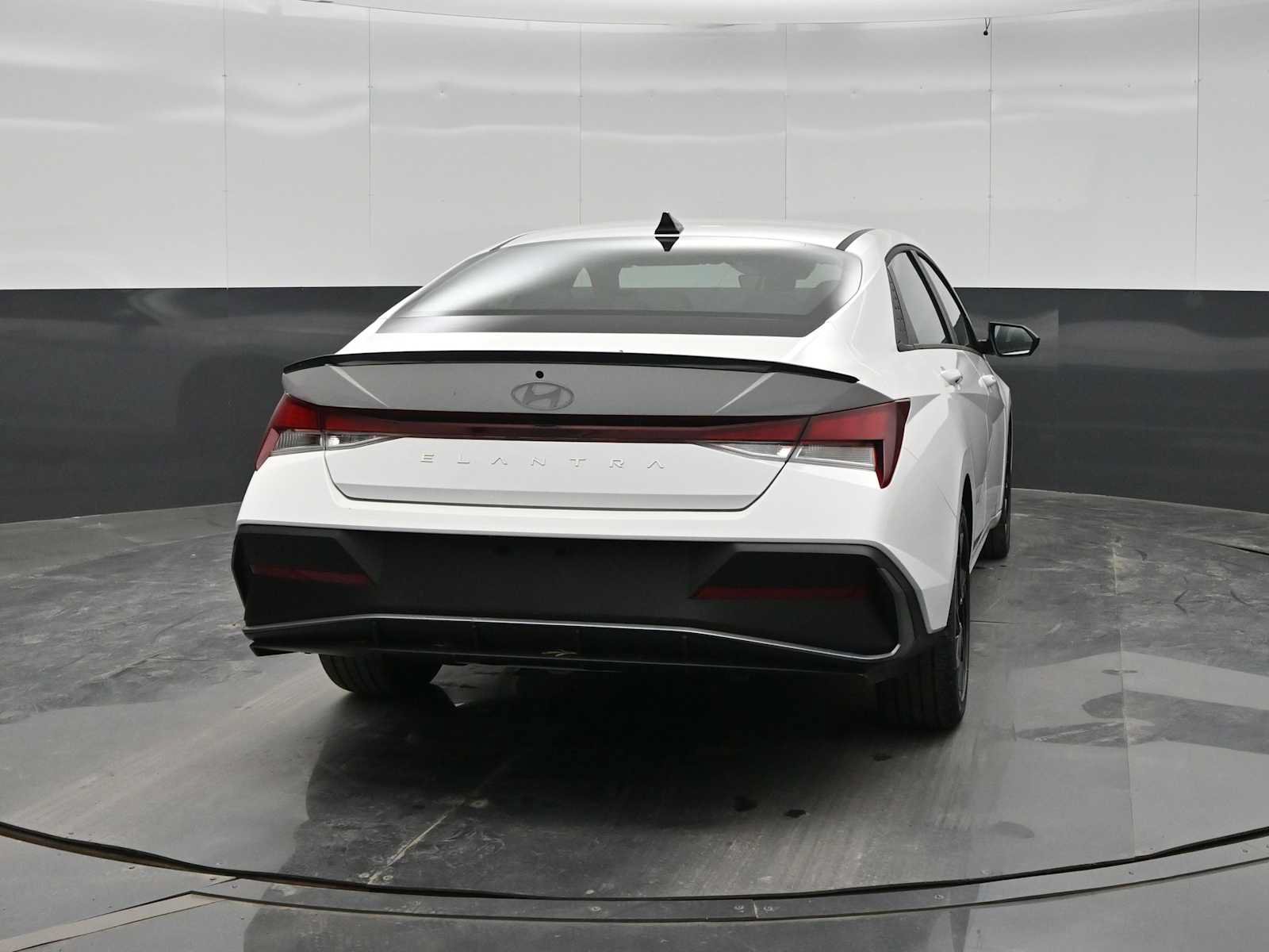 New 2026 Hyundai Elantra SEL Sport FWD image 6