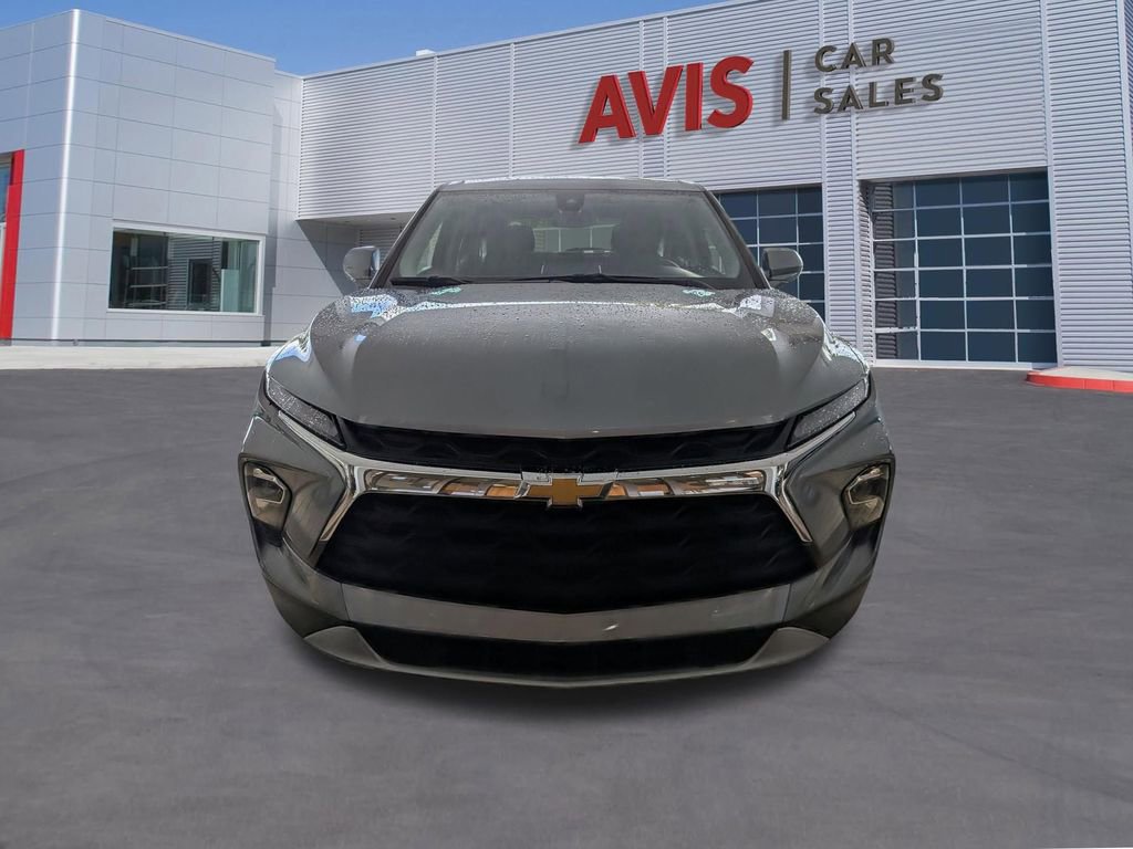 Used 2025 Chevrolet Blazer LT FWD image 2