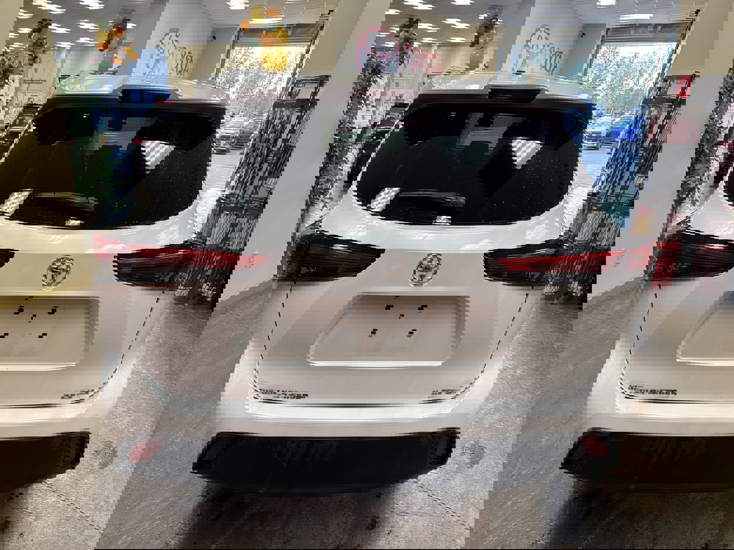 Used 2022 Toyota Highlander XLE image 9