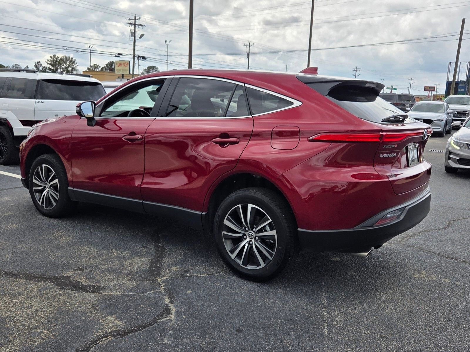 Used 2024 Toyota Venza LE image 9