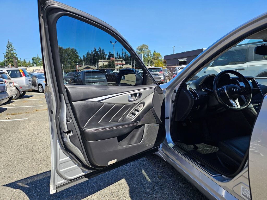 Used 2019 INFINITI Q50 Luxe w/ All Weather Package (L93) AWD/4WD image 19