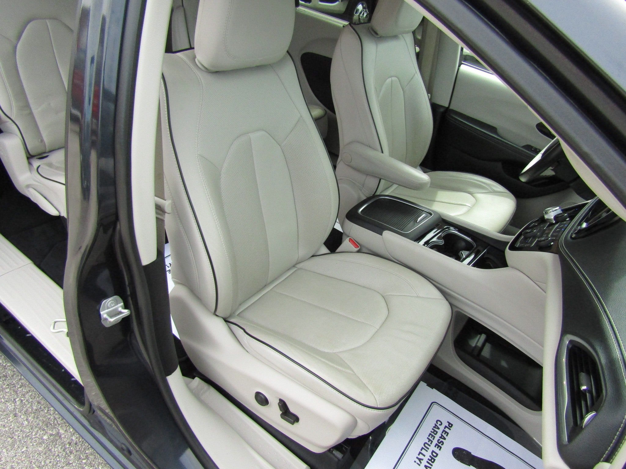 Used 2021 Chrysler Pacifica Limited w/ Premium & Safety Sphere Group AWD/4WD image 18