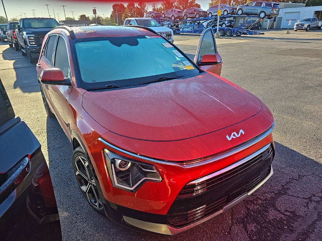 Used 2023 Kia Niro EX Touring