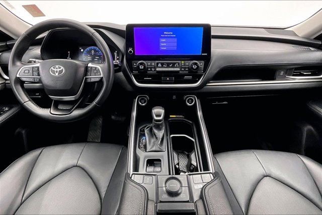 Used 2025 Toyota Grand Highlander AWD image 15