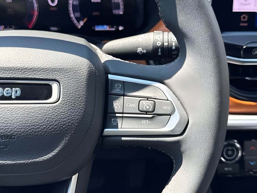Used 2025 Jeep Compass Limited w/ Elite Group AWD/4WD image 15