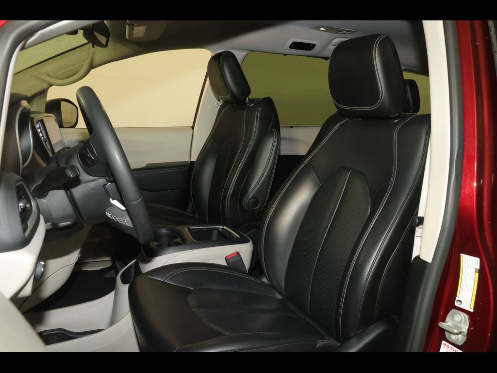 Used 2023 Chrysler Pacifica Touring-L FWD image 23