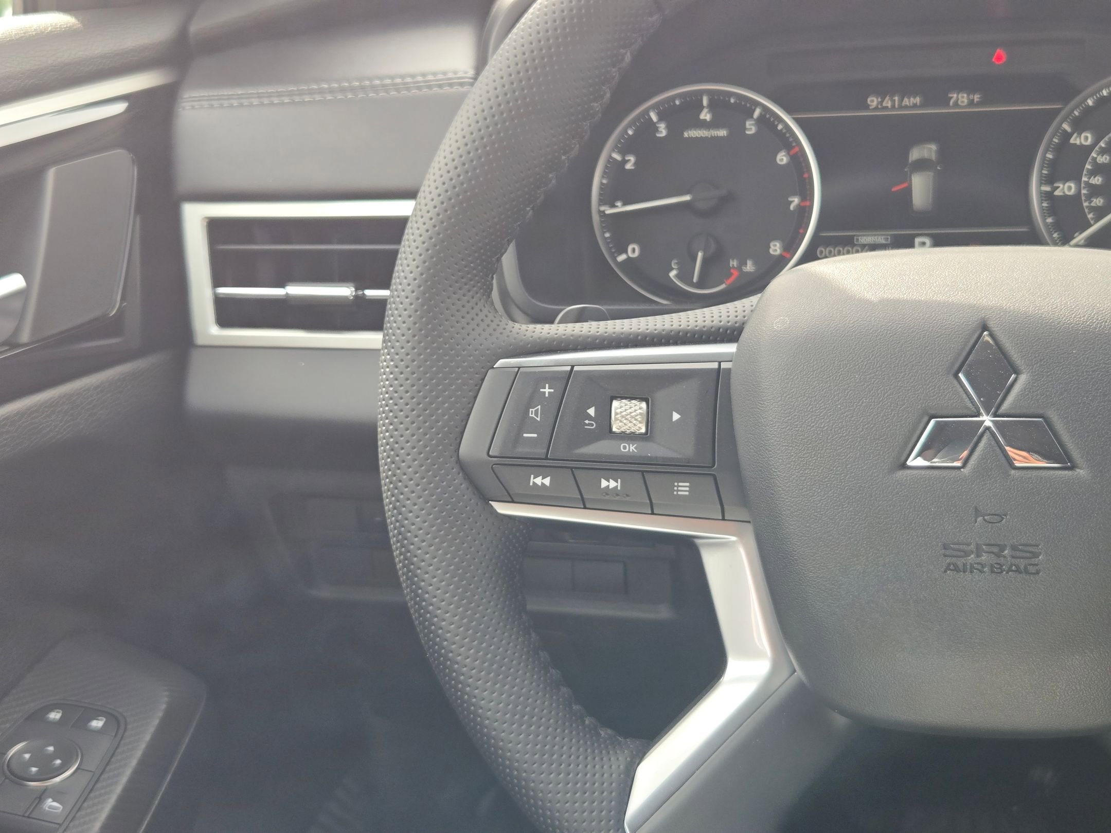 New 2026 Mitsubishi Outlander LE AWD/4WD image 19