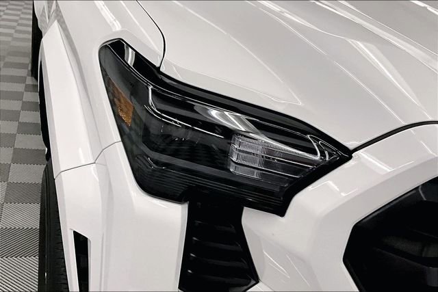 Used 2025 Toyota Tacoma SR5 AWD/4WD image 34