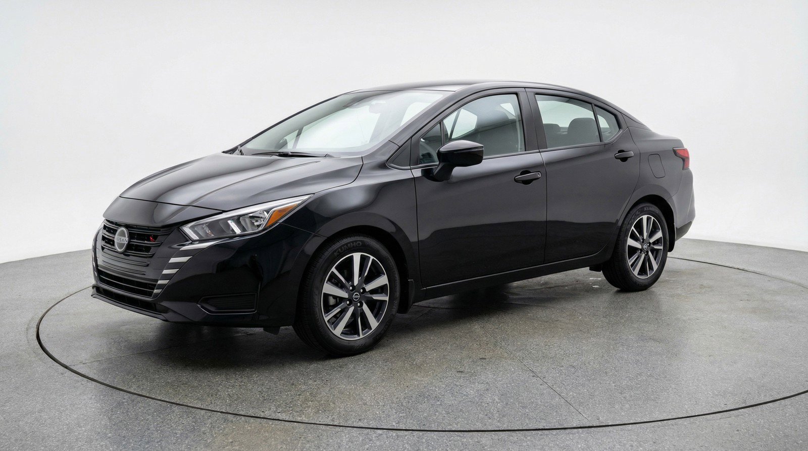 Used 2025 Nissan Versa SV image 3