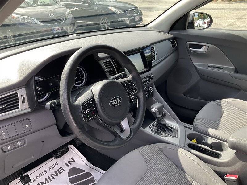 Used 2017 Kia Niro LX FWD image 16