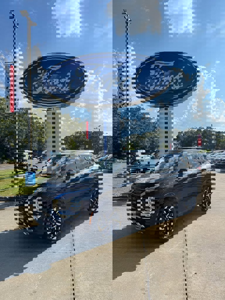 Used 2024 Mitsubishi Outlander SE image 1