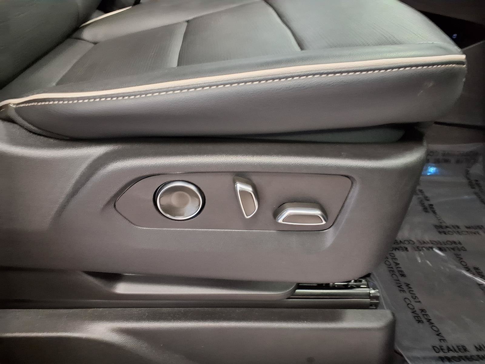 Certified 2025 Cadillac Escalade ESV Premium Luxury w/ LPO, Radiant Package AWD/4WD image 11