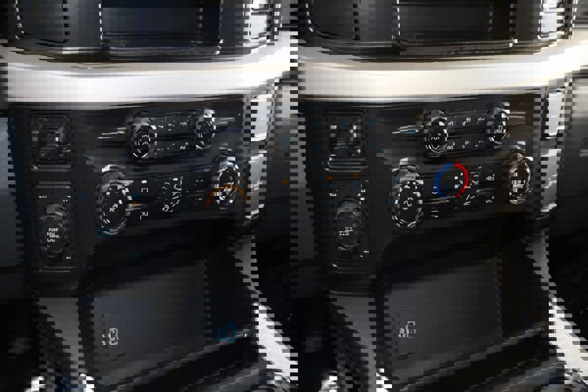 Used 2023 Ford F450 XLT w/ FX4 Off-Road Package image 28