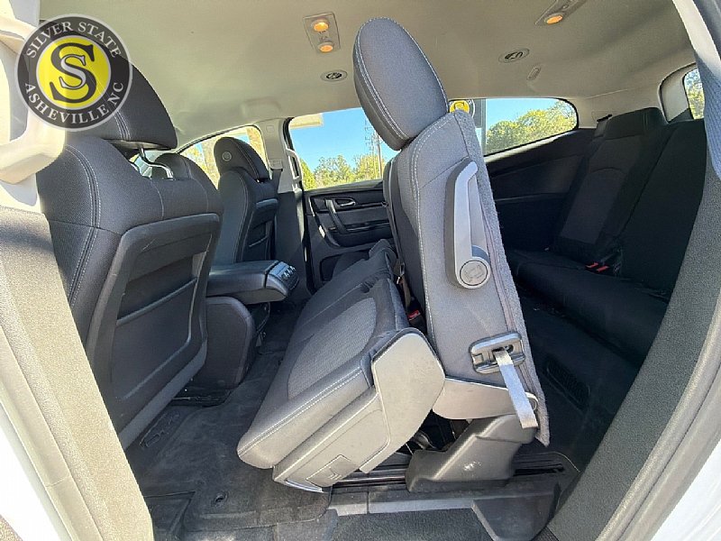 Used 2017 Chevrolet Traverse LT FWD image 16