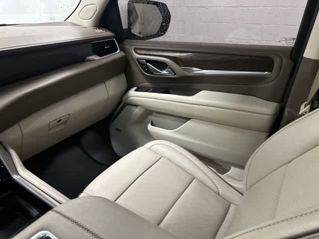 Used 2021 GMC Yukon XL Denali w/ Denali Premium Package RWD image 13