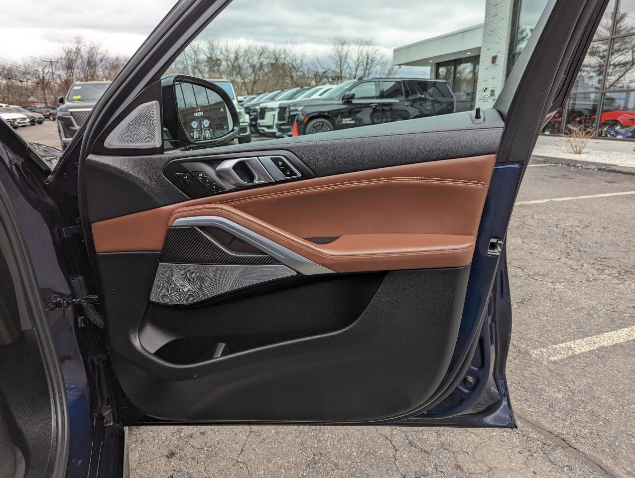 Used 2023 BMW X6 M50i w/ Executive Package image 29