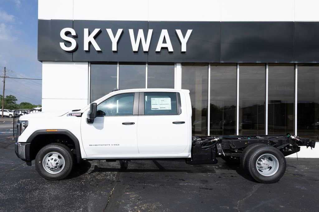 New 2026 GMC Sierra 3500 Pro w/ Snow Plow Prep Package AWD/4WD image 2