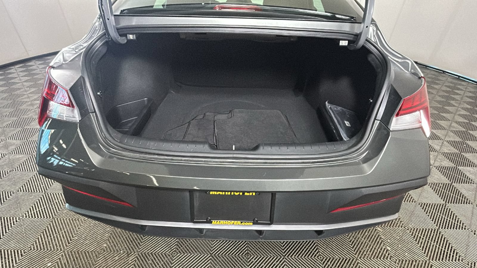 Used 2025 Hyundai Elantra SEL FWD image 33