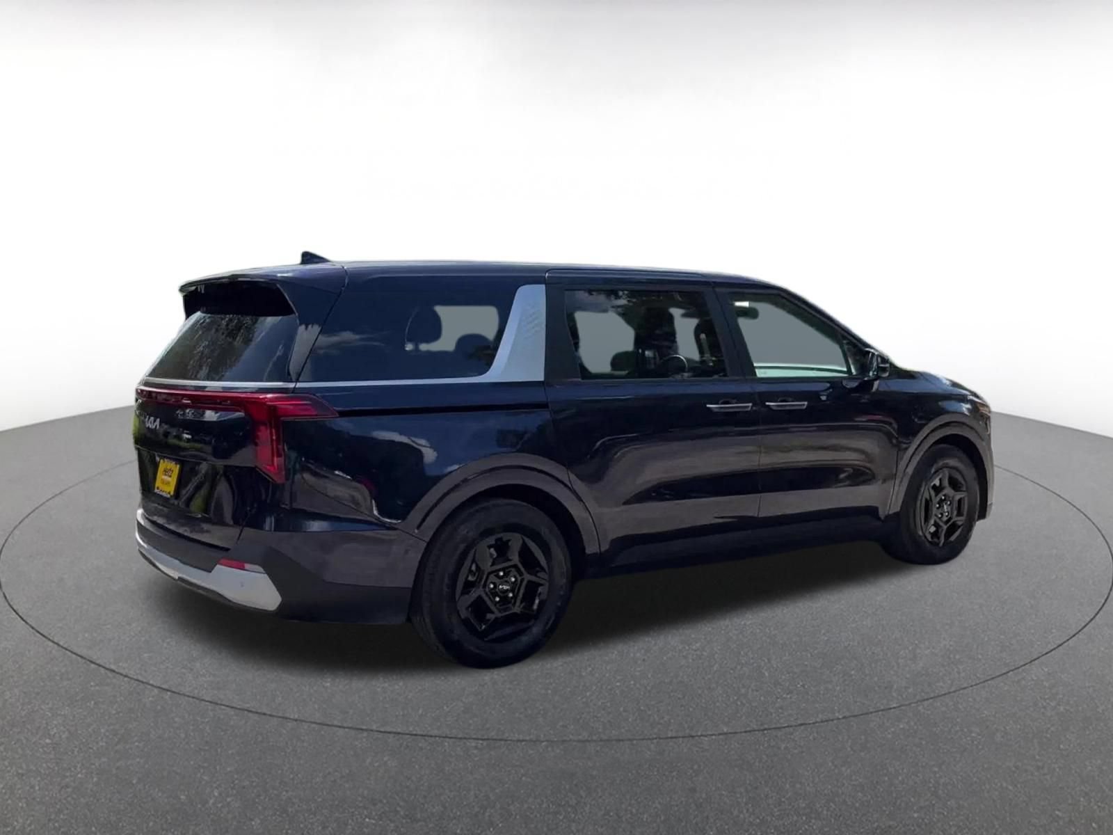 Used 2026 Kia Carnival FWD image 14