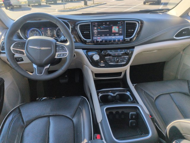 Used 2024 Chrysler Pacifica Limited image 18
