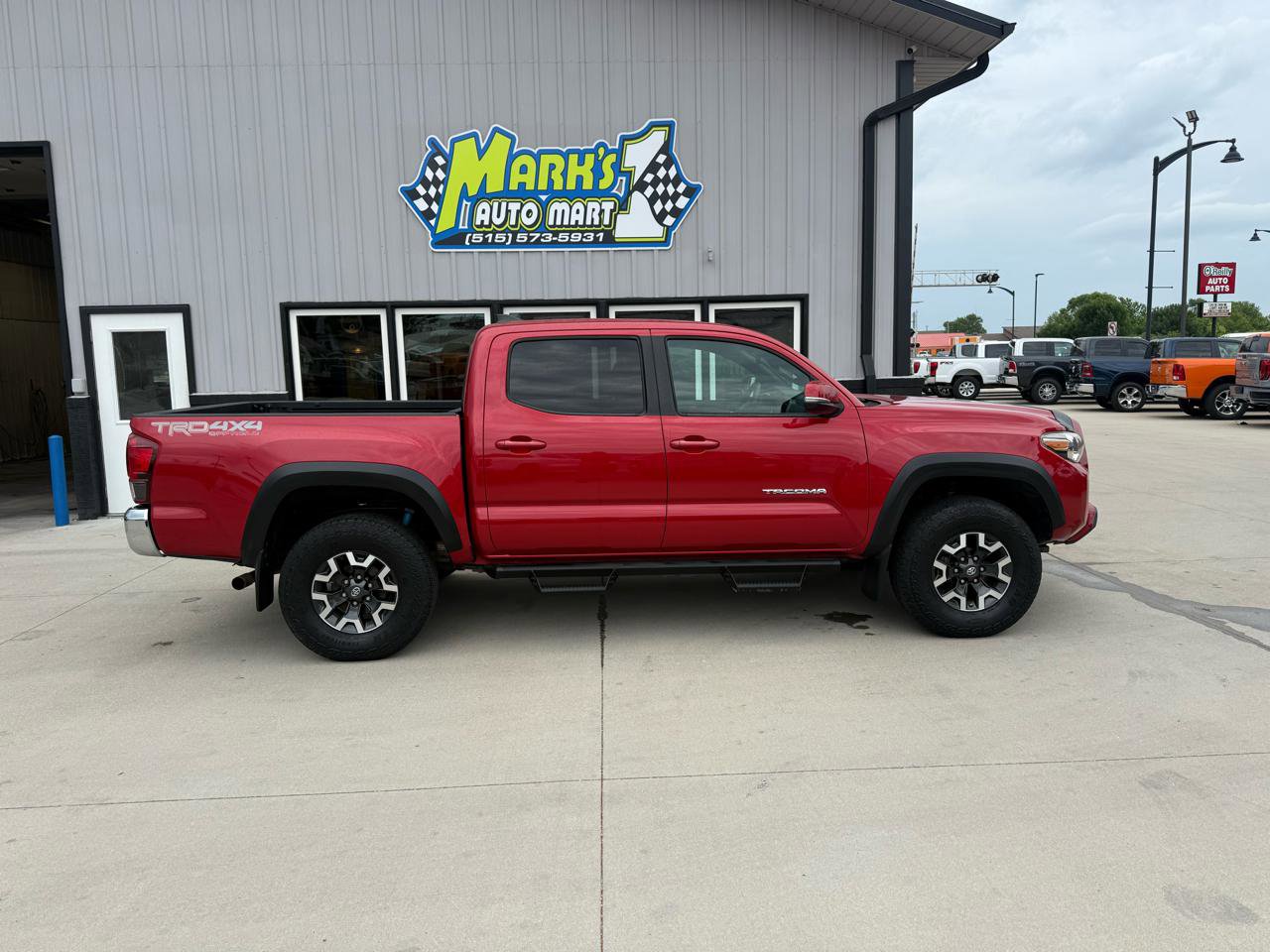 Used 2018 Toyota Tacoma TRD Off-Road AWD/4WD image 7