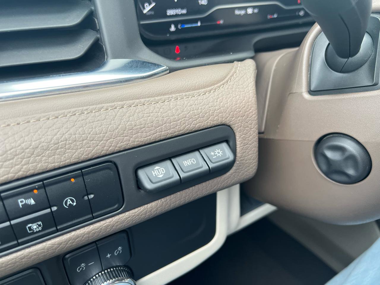 Used 2023 GMC Yukon Denali RWD image 36