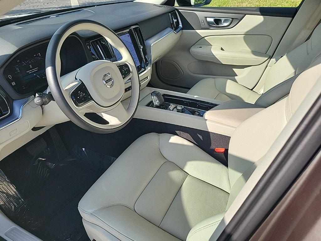 Used 2023 Volvo S60 B5 Core image 12