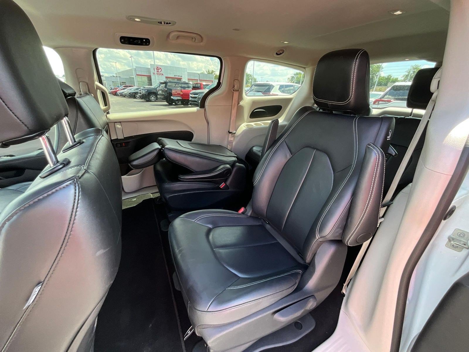 Used 2024 Chrysler Pacifica Limited FWD image 20