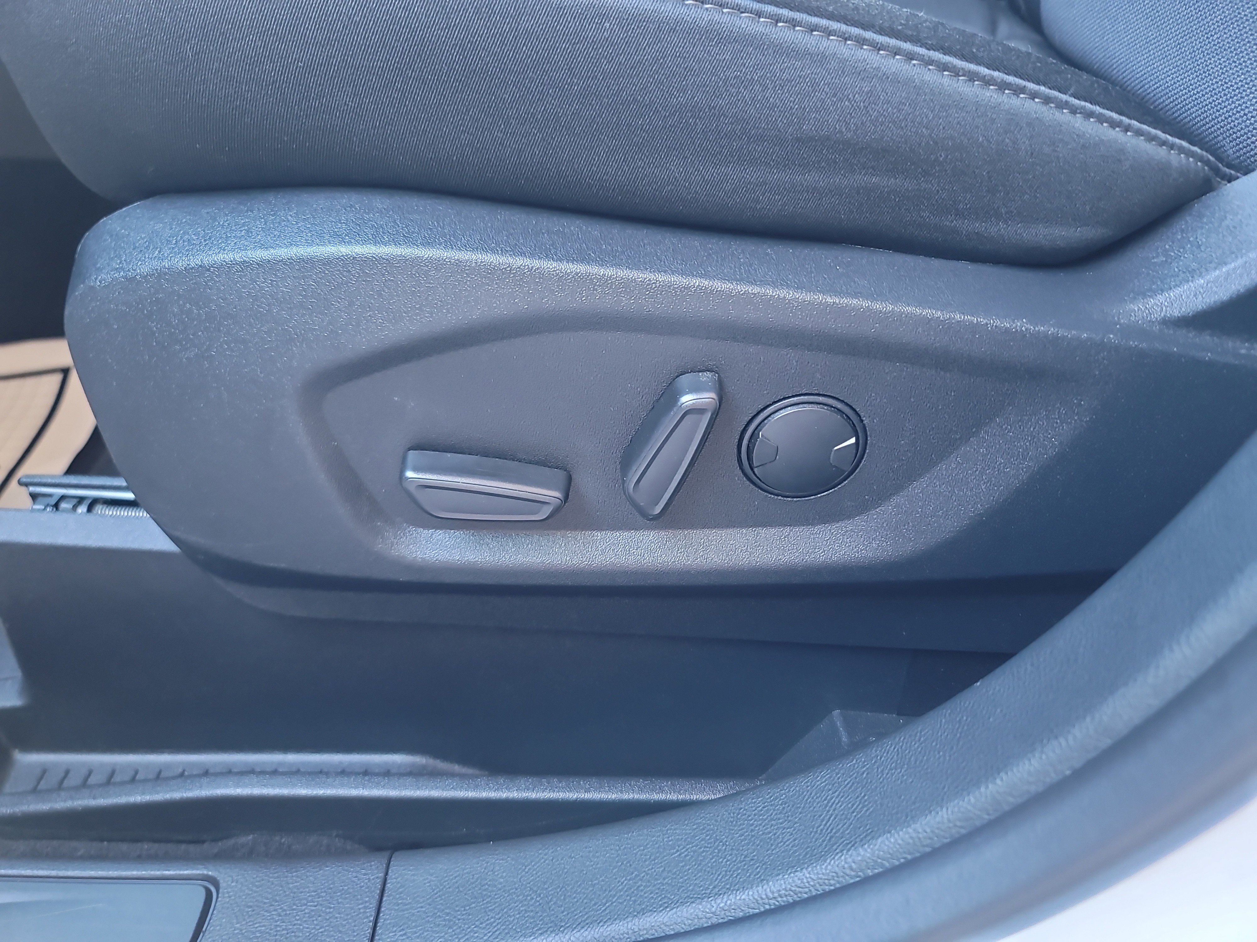 Used 2024 Ford Edge SE image 11